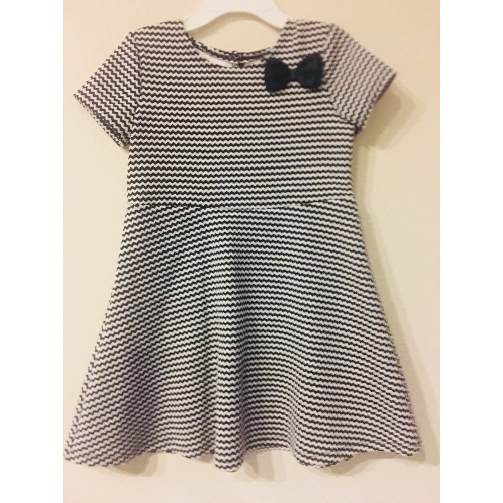 Toddler girl short sleeves blk and white dress 5t